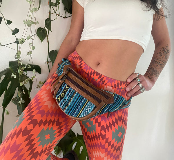 LEATHER/ COTTON BUMBAG