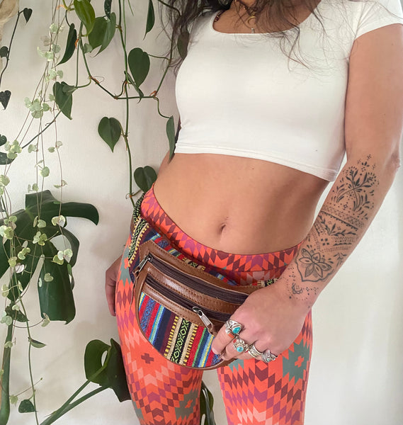 LEATHER/ COTTON BUMBAG