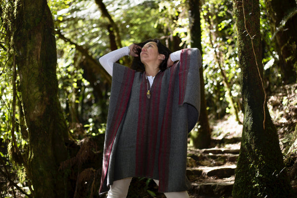 Qeros Poncho Gray