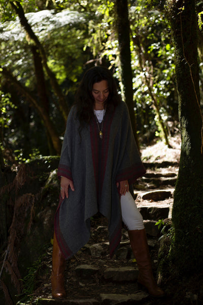 Qeros Poncho Gray