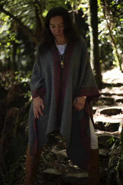 Qeros Poncho Gray