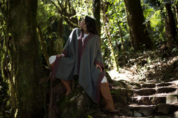 Qeros Poncho Gray