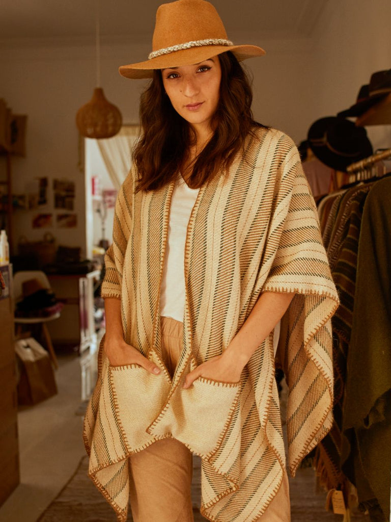 Pocket Ruana Cream – KULLAWA