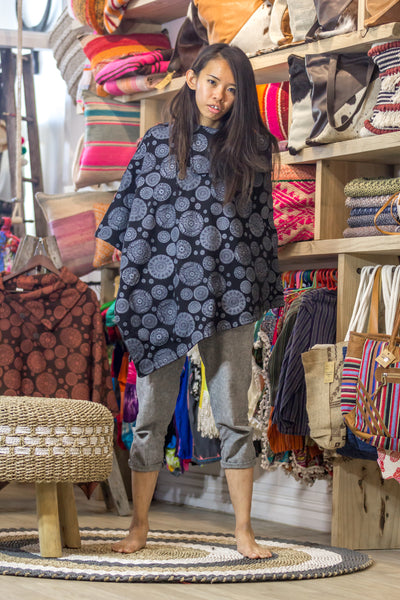 Mandala Poncho Gris